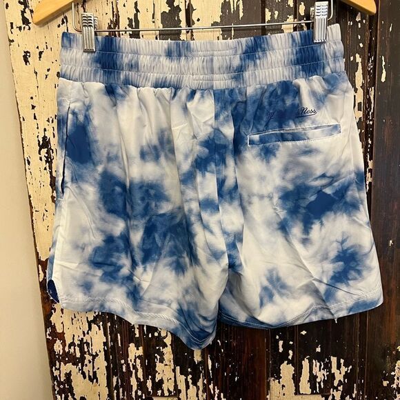 Mitchell & Ness NBA Hardwood Classics NWT  women’s Philadelphia 76 ers shorts. L - Picture 4 of 10